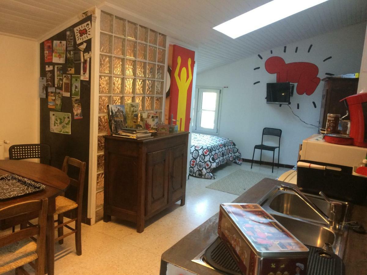 לינה וארוחת בוקר אוטריב Chez L'Antiquaire מראה חיצוני תמונה